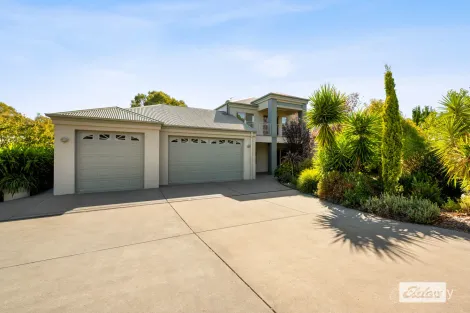 Property photo of 10 Innisfree Drive West Wodonga VIC 3690