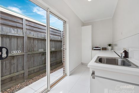 2/9 Bernard St, Bayswater, VIC 3153