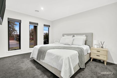 Property photo of 8 Cloverbank Drive Cranbourne East VIC 3977