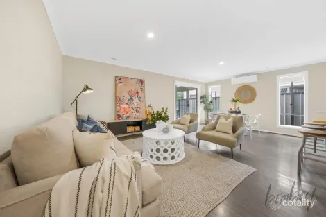 Property photo of 44 Peppertree Parade Craigieburn VIC 3064