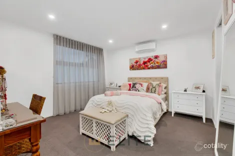 Property photo of 20 Aramon Way Berwick VIC 3806