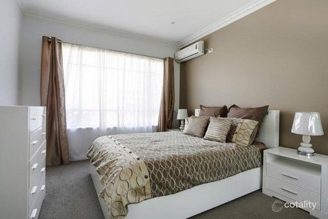 Property photo of 1/2 Wendover Court Mount Waverley VIC 3149