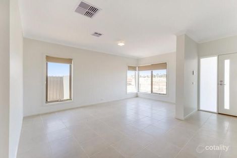 Property photo of 32 Lansdowne Parade Tarneit VIC 3029