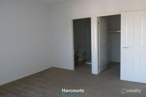 Property photo of 23 Lamour Avenue South Morang VIC 3752