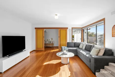 Property photo of 2 Ozone Crescent Bell Park VIC 3215