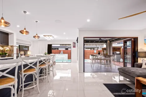 Property photo of 17 Forest Court Helensvale QLD 4212