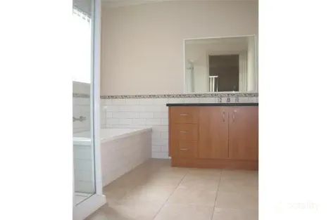 Property photo of 2 McCabe Drive Epping VIC 3076