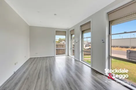 Property photo of 30 Kalimna Crescent Coolaroo VIC 3048