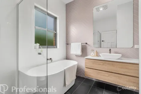 Property photo of 25 Allenby Road Orange NSW 2800