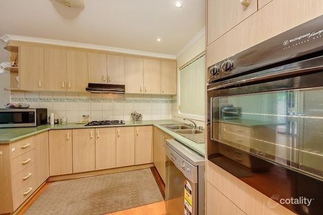 Property photo of 33 Castlemaine Way Caroline Springs VIC 3023
