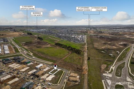 32 Taranaki Cct, Clyde North, VIC 3978
