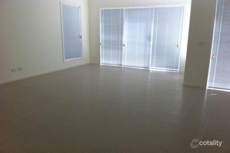 Property photo of 2/28 Mowbray Drive Point Cook VIC 3030