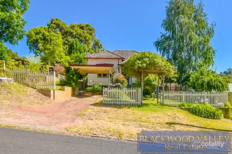 8 Lockley Ave, Bridgetown, WA 6255