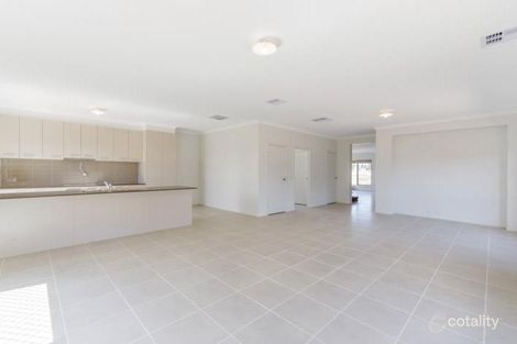 Property photo of 32 Lansdowne Parade Tarneit VIC 3029