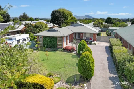 Property photo of 27 Somerset Crescent Mansfield VIC 3722