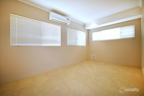 Property photo of 2/21 Oriole Way Tapping WA 6065