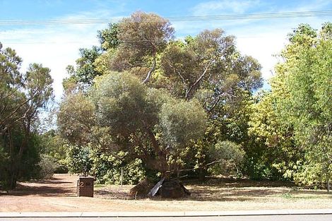 2 Yorna Rd, Kalamunda, WA 6076