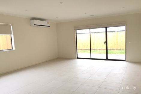 Property photo of 14 Winterberry Road Point Cook VIC 3030
