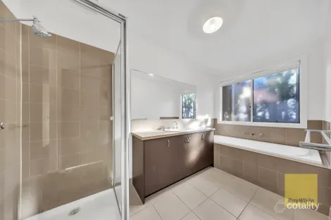 Property photo of 5 Mallard Close Williams Landing VIC 3027
