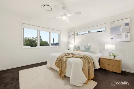 Property photo of 32 Grevillea Place Bridgeman Downs QLD 4035