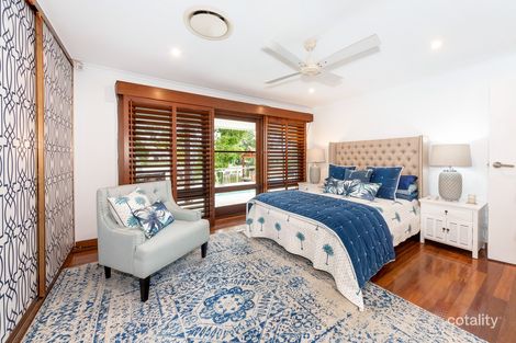 Property photo of 17 Andrew Avenue Broadbeach Waters QLD 4218