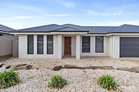 Property photo of 4 Hollows Crescent Lloyd NSW 2650