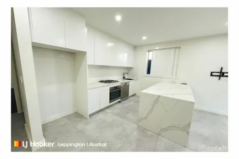 Property photo of 7 Rowan Street Oran Park NSW 2570