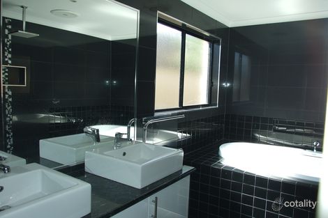 Property photo of 22 Leadbeater Mews Newborough VIC 3825