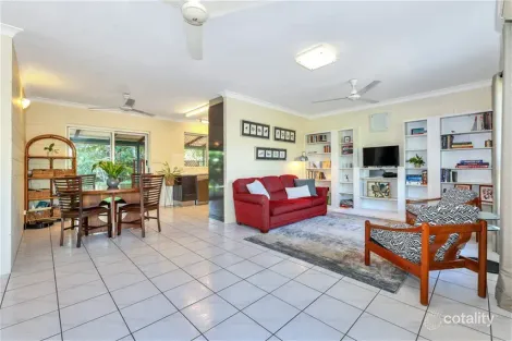 2 Pell Ct, Moulden, NT 0830