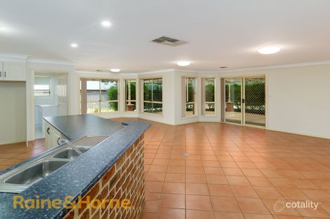Property photo of 5 Dobell Place Lloyd NSW 2650