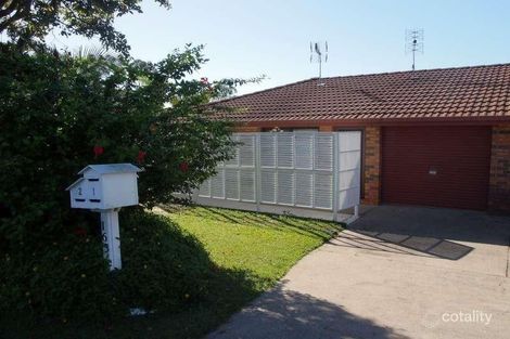 2/165 Olsen Ave, Labrador, QLD 4215