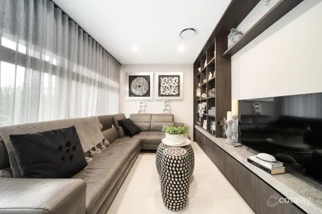 Property photo of 31 Joey Crescent Leppington NSW 2179