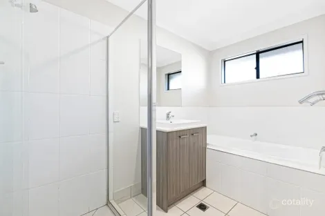 Property photo of 61 Chelsea Crescent Bridgeman Downs QLD 4035