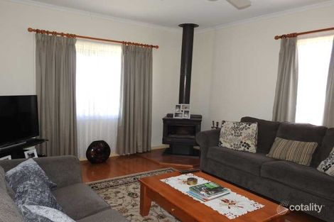 Property photo of 4 Tanjil Grove Lakes Entrance VIC 3909