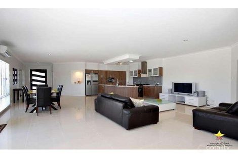Property photo of 2 Twin Lakes Drive Murrumba Downs QLD 4503