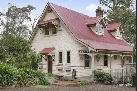 6 CASTLE RD, NORTH WARRANDYTE, VIC 3113