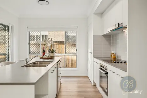 Property photo of 11 Cambridge Circuit Lawnton QLD 4501