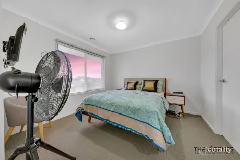 Property photo of 24 Darsham Crescent Point Cook VIC 3030