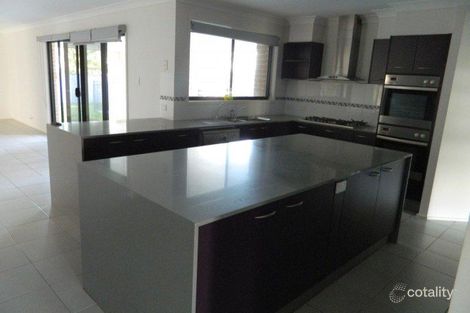 Property photo of 25 Loddon Circuit Albion Park NSW 2527