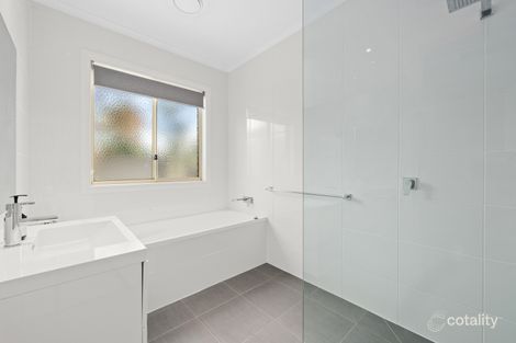 Property photo of 25 Stafford Drive Sale VIC 3850
