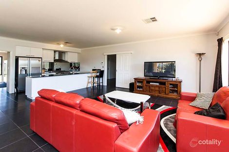 Property photo of 26 Elwood Loop Oakford WA 6121