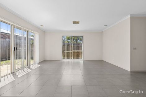 Property photo of 1/8 Grand Central Boulevard Pakenham VIC 3810