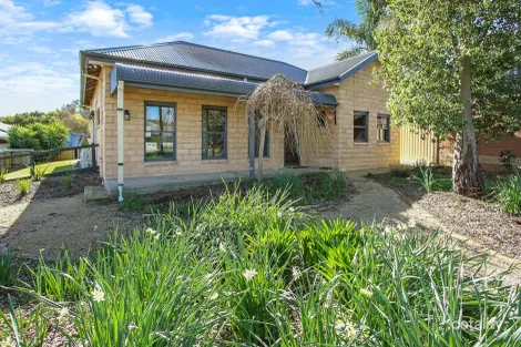 588 Livermore St, Lavington, NSW 2641