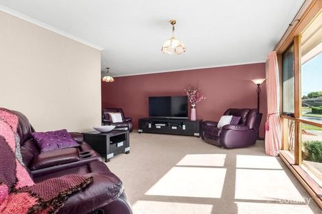 Property photo of 81 Lesdon Avenue Cranbourne VIC 3977