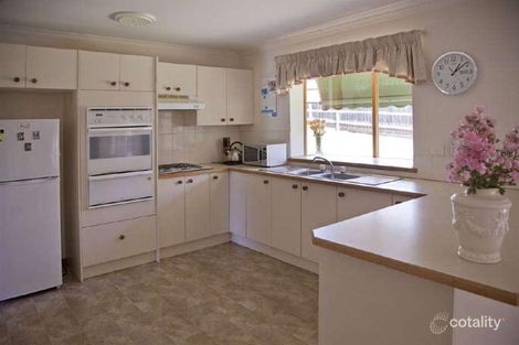 Property photo of 2 Andrew Court Drouin VIC 3818
