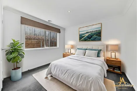 Property photo of 22 Skipton Street Drouin VIC 3818