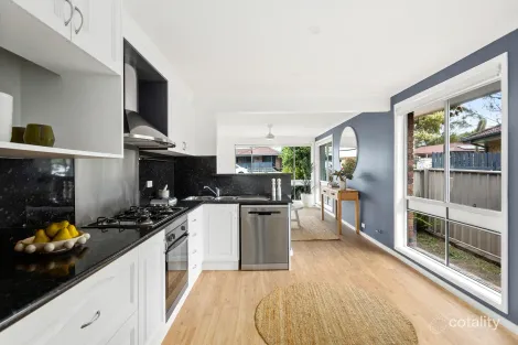 Property photo of 17 Fraser Crescent Albion Park NSW 2527