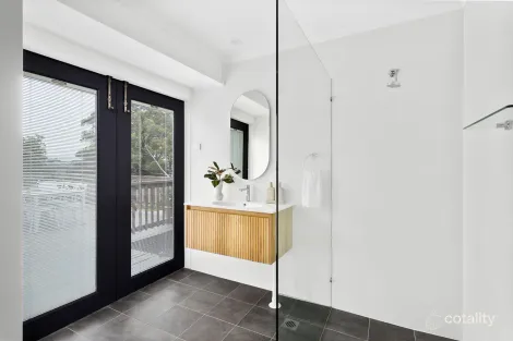 Property photo of 17 Fraser Crescent Albion Park NSW 2527