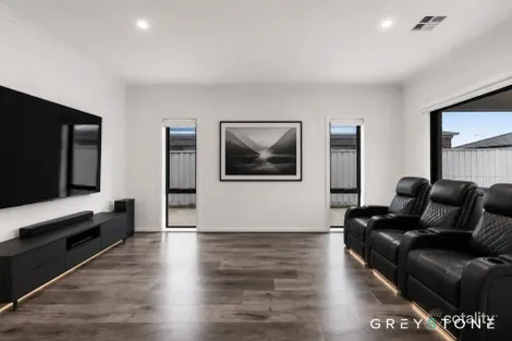 Property photo of 5 Meyer Crescent Clyde North VIC 3978