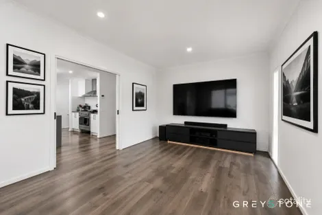 Property photo of 5 Meyer Crescent Clyde North VIC 3978